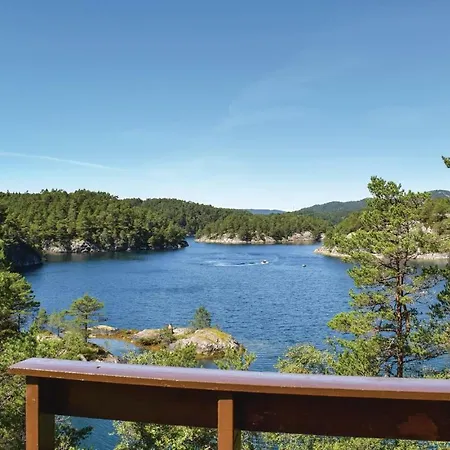 Nice In W/ 4 Bedrooms Holiday home Uggdal