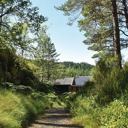 Nice In W/ 4 Bedrooms Holiday home